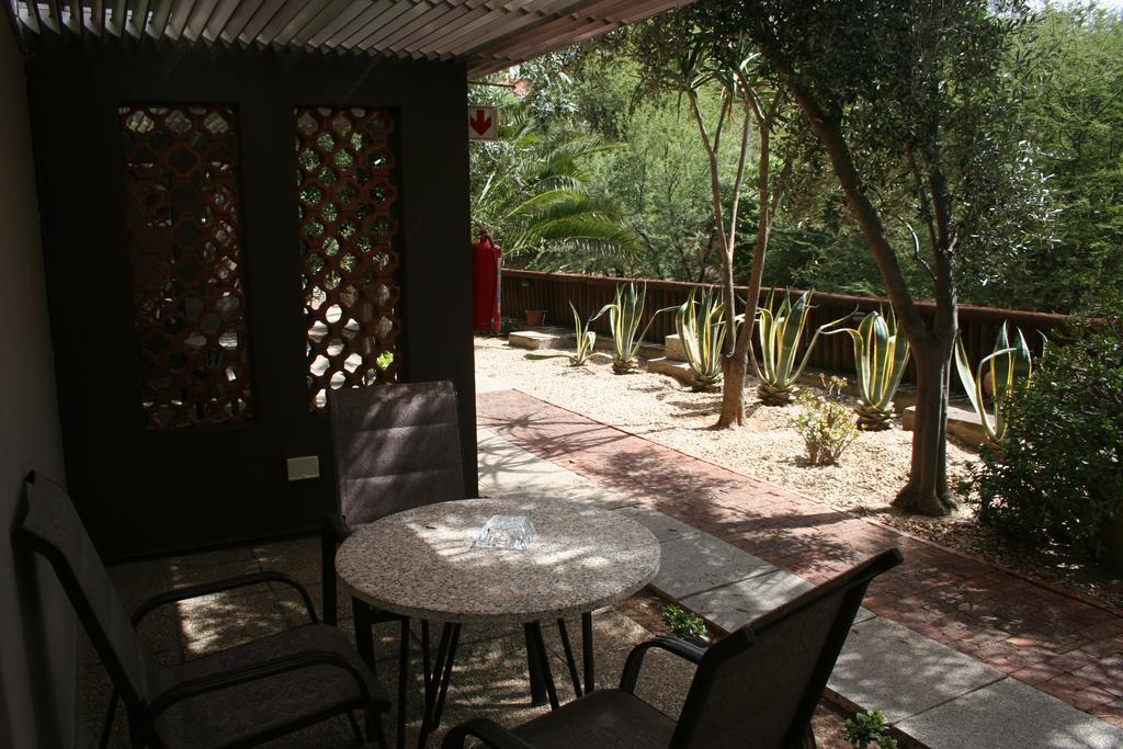 ווינדהוק De Vagebond Hotel-Pension מראה חיצוני תמונה